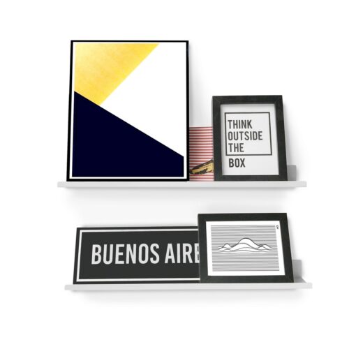 Estante LINE de 60cm en acero plegado, color blanco, diseño moderno y minimalista, con cuadros decorativos Muett