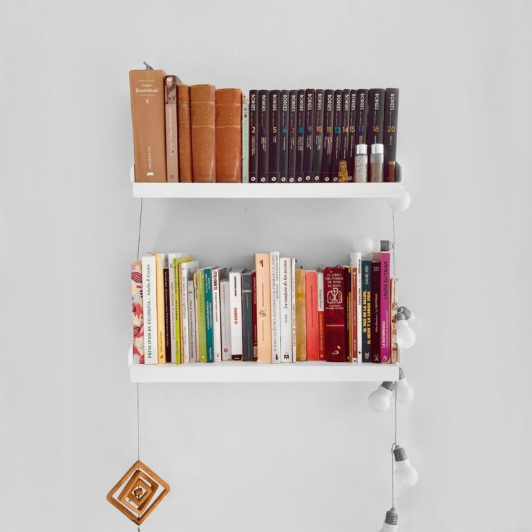 Set de Estantes FIT Muett blanco con libros