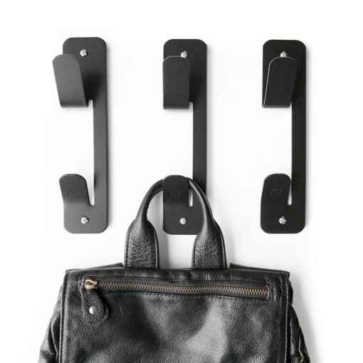 Pack x3 perchero de pared FUN de acero colo negro sobre fondo color neutro, diseño minimalista y resistente Muett