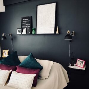 estante minimalista deco diseño jota home office oficina cuadros dormitorio cabecera de cama Muett