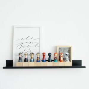estante minimalista deco diseño jota home office oficina cuadros juguetes libros muñecos Muett