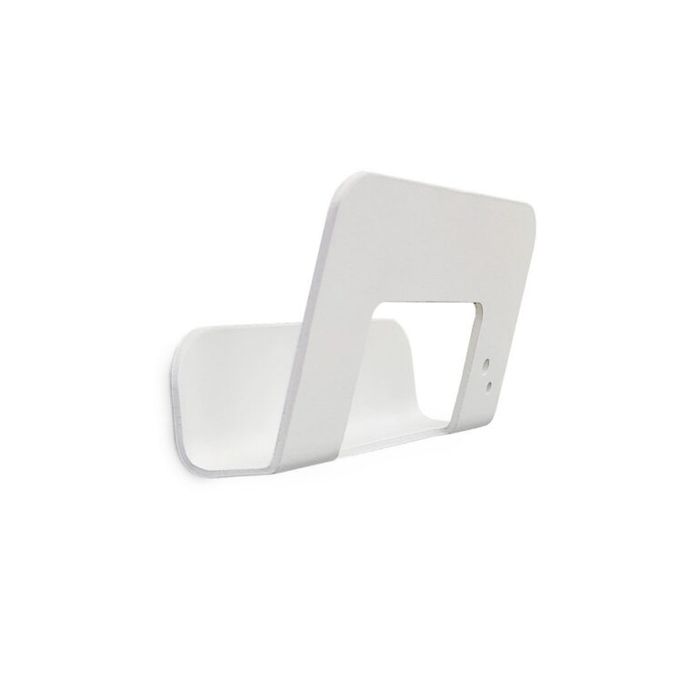 Gancho DOJO Mediano blanco Muett instalado en pared, diseño funcional moderno minimalista