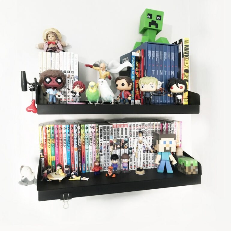 Set Estante FIT Muett negro con libros, juguetes, peluches figuras de acción