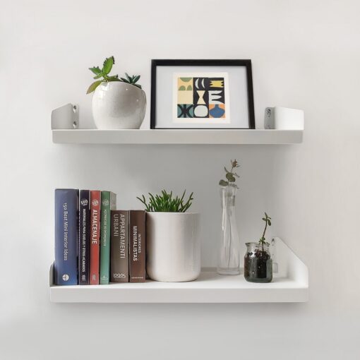 Set de Estantes FIT Muett blanco con libros, revistas y macetas con plantas objetos decorativos, cuadro