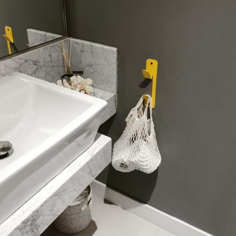 perchero de pared fun gacho para colgar bolsos mochilas carteras ropa toallas percheta diseño colores muett