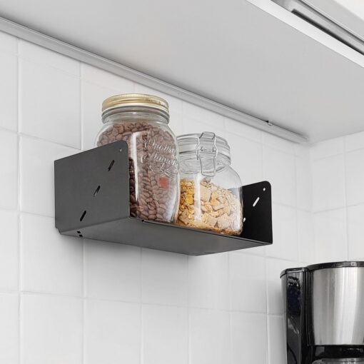 estante de pared negro chapa metálico Prisma en ambiente moderno Muett diseño original cocina frascos