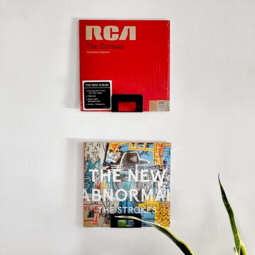 Gancho DOJO Mediano negro con vinilos Muett instalado en pared, diseño funcional moderno minimalista