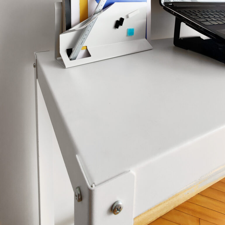 escritorio blanco de acero compacto con ruedas mesa auxiliar diseño original Muett