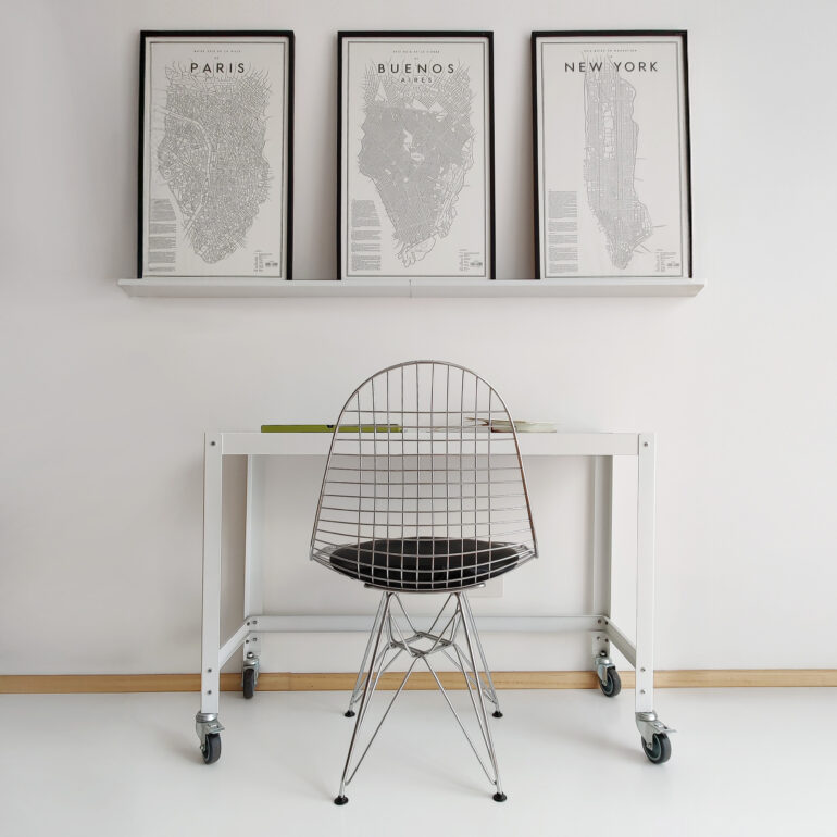 escritorio blanco de acero compacto con ruedas mesa auxiliar diseño original Muett