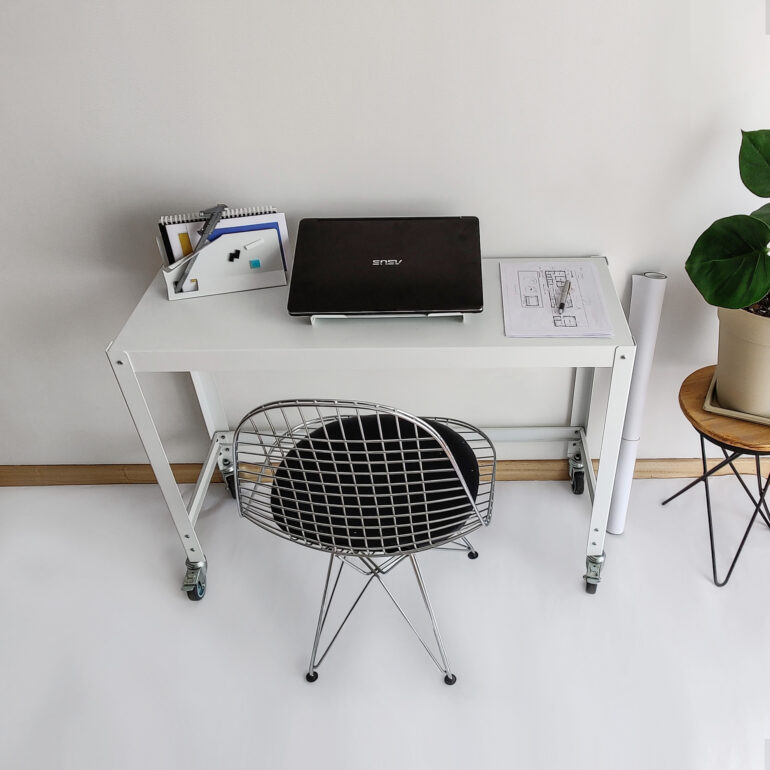 escritorio blanco de acero compacto con ruedas mesa auxiliar diseño original Muett