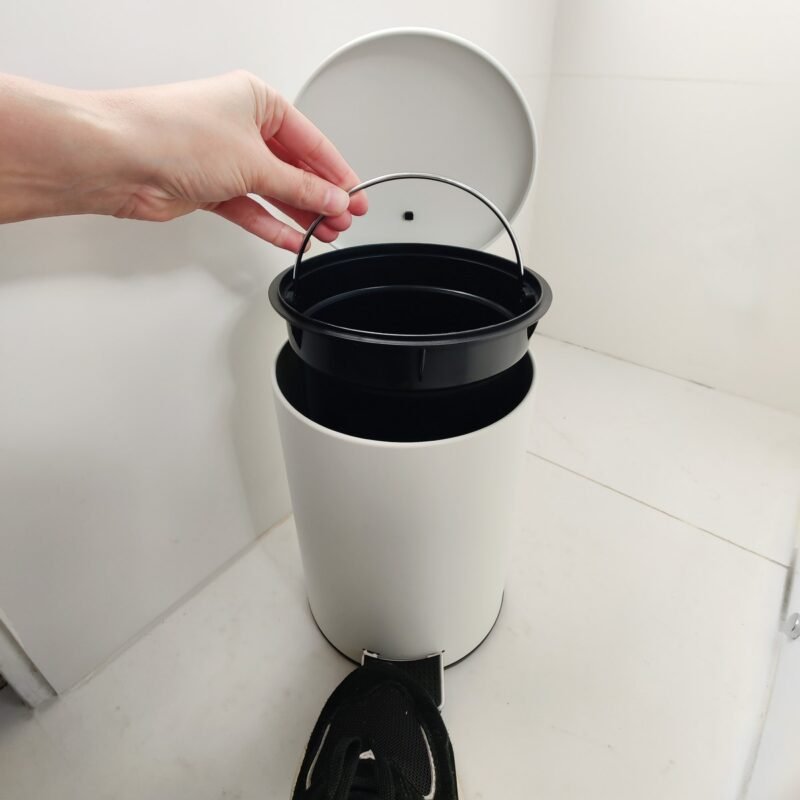 tacho minimalista de baño cesto de basura diseño Muett