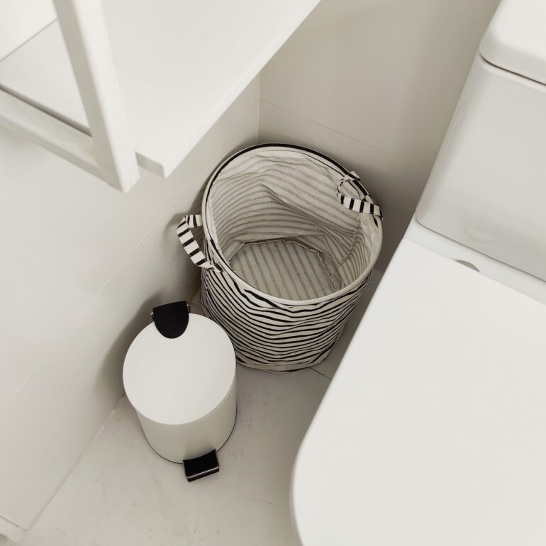 tacho minimalista de baño cesto de basura diseño Muett