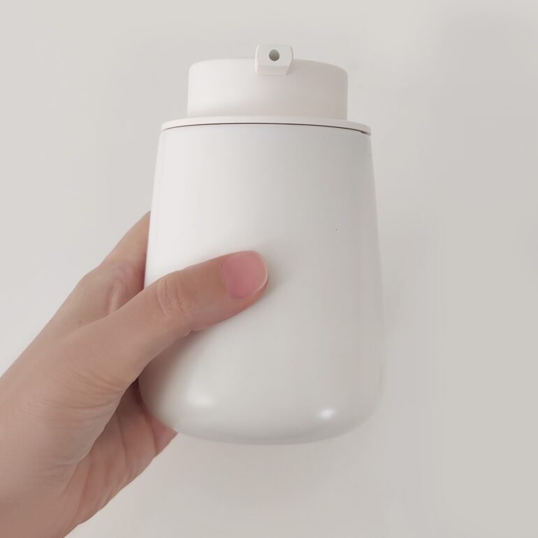 dispenser racionador de jabon de diseño para baño accesorio organizador minimalista Muett