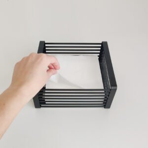 Servilletero moderno de metal negro con diseño de líneas horizontales, porta servilletas minimalista, ideal para mesas de comedor y decoración diseño original Muett