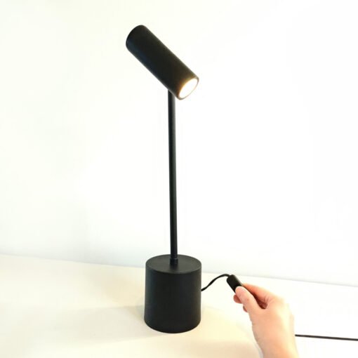 lampara de mesa articulada velador de diseño luminaria led luz dirigida diseño original muett