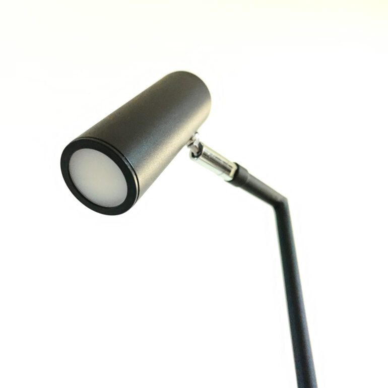 lampara de mesa articulada velador de diseño luminaria led luz dirigida diseño original muett