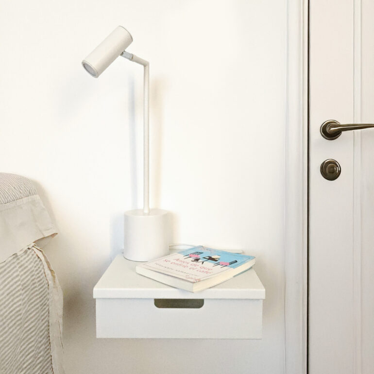 lampara de mesa articulada velador de diseño luminaria led luz dirigida diseño original muett