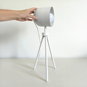 velador lampara de mesa luminaria de diseño tripode articulada de acero diseño minimalista moderno original Muett