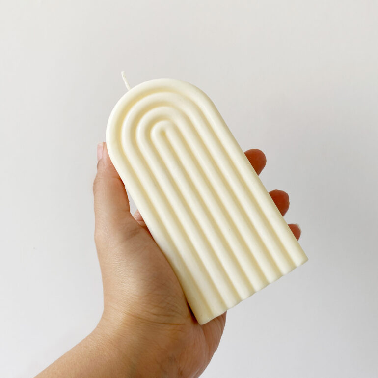 vela de diseño de soja modelo arco iris nordica velon artesanal aromartica