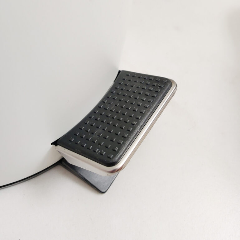 tacho cesto para baño diseño minimalista estilo escandinavo metall y madera original Muett