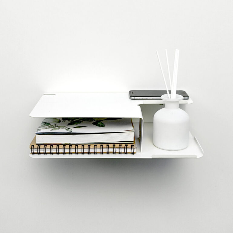estante diseño original mesa de luz flotante mueble moderno organizador de dormitorio repisa doble para taza libro y celular con pasacables Muett
