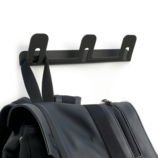 perchero negro de pared con tres ganchos amurable para ropa mochilas bolsos camperas diseño moderno economico muett